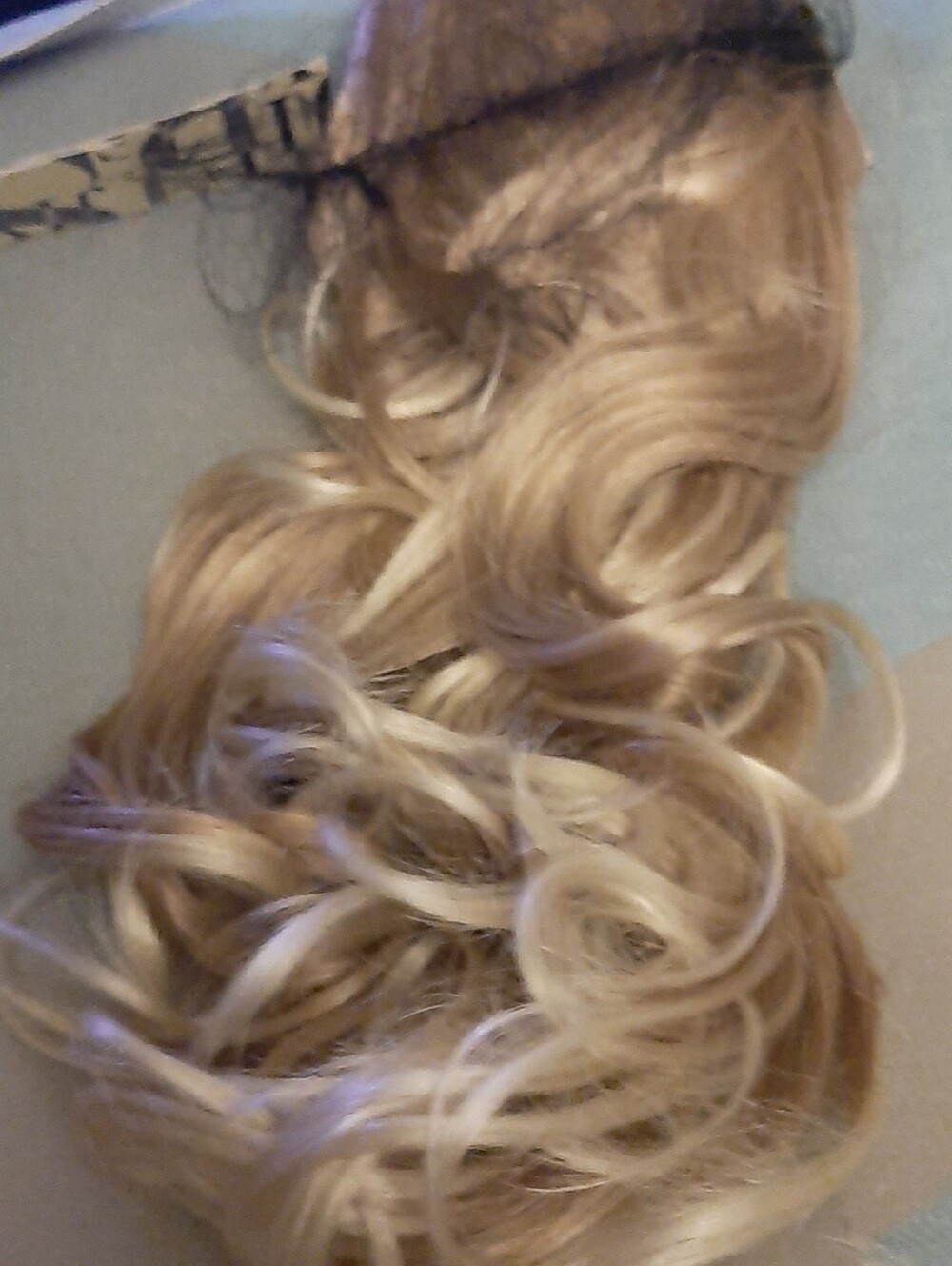 Drawstring Ponytail (Blond) - Picture 2 of 3